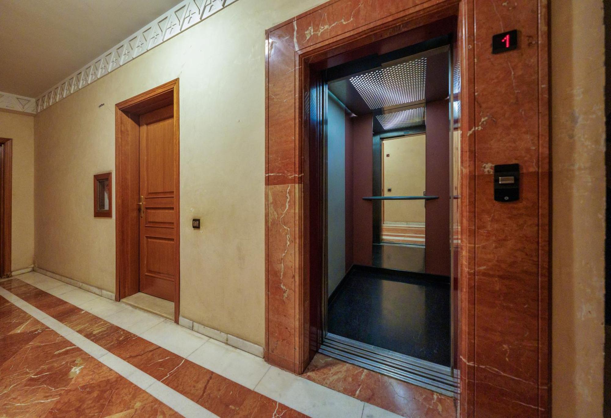 Appartement Haut Standing Gueliz Plaza Avec Vue Marrakesh Exteriör bild
